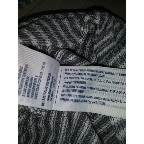 Abercrombie Kid Open Face Grey Stripped Sweater M - Picture 6 of 6
